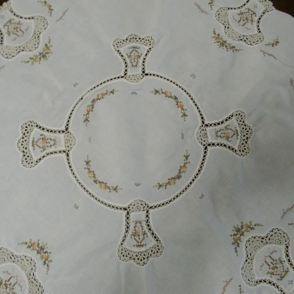 Vintage Handmade Cross Stitch Crochet Doily Tablecloth Floral Basket White Round